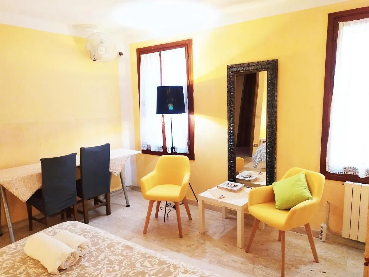 Two Steps From Rialto Bridge Hotel Venice Guest house